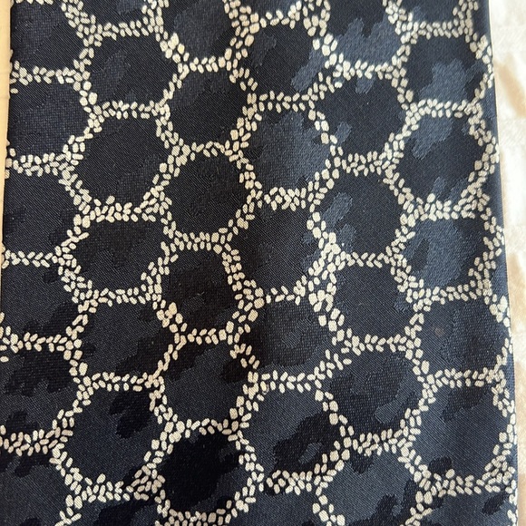 Vintage Valentino 100% silk tie. Perfect condition - Picture 5 of 6